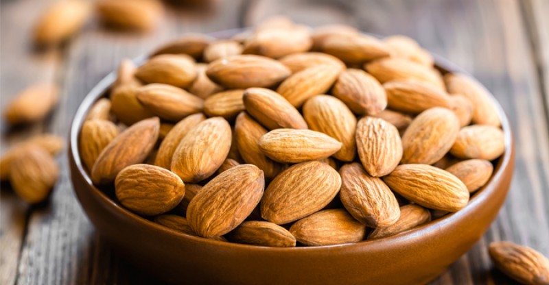 How Many Soaked Almonds To Eat A Day